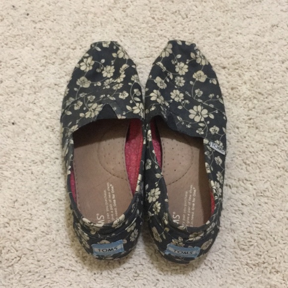 Toms! - Picture 1 of 3